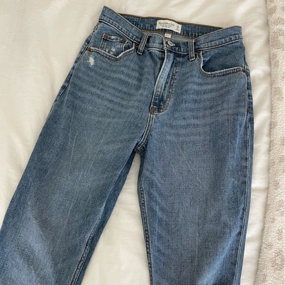 Ultra High Rise 90s Slim Straight Jean size 28/6 S